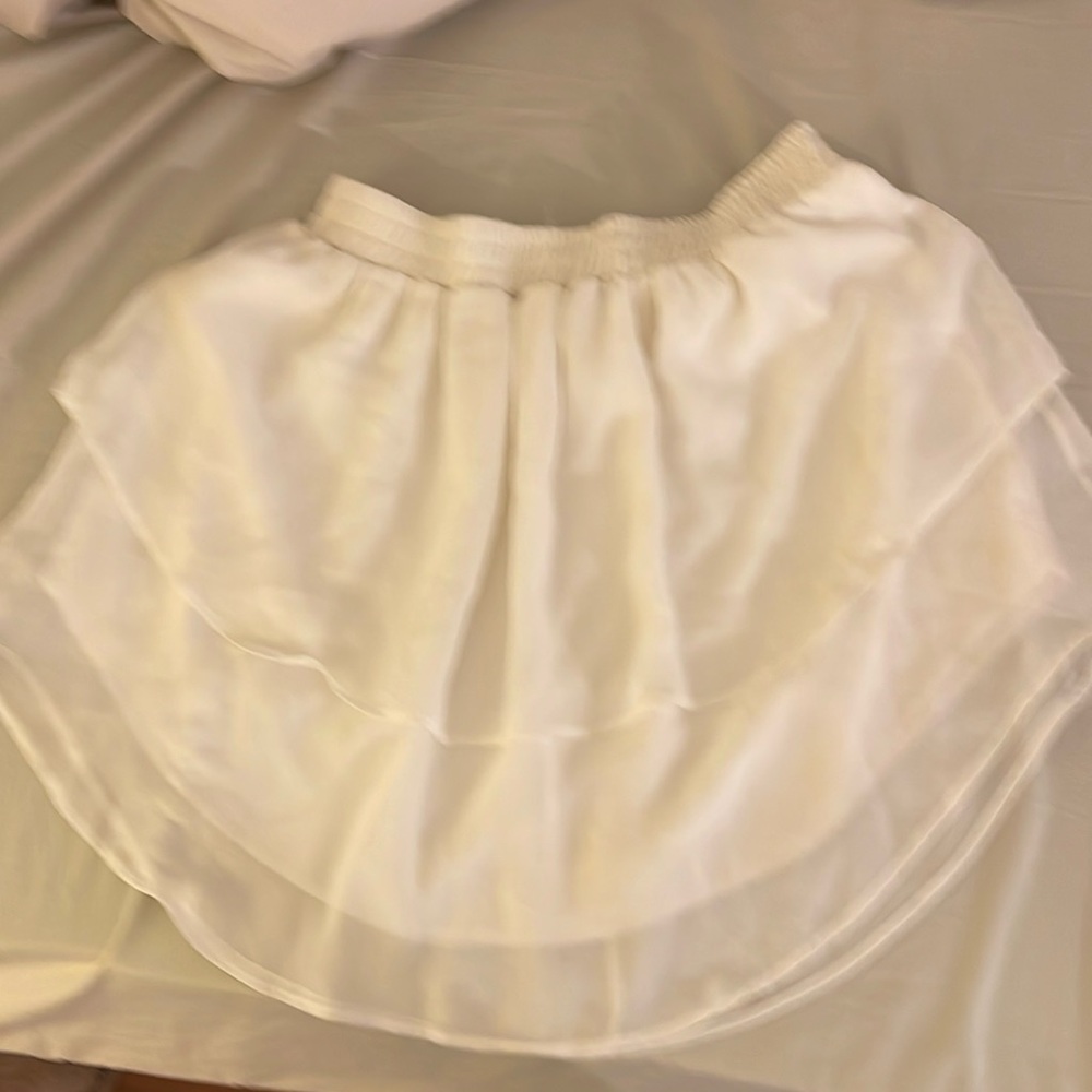 3/$15. Small woman’s White skirt